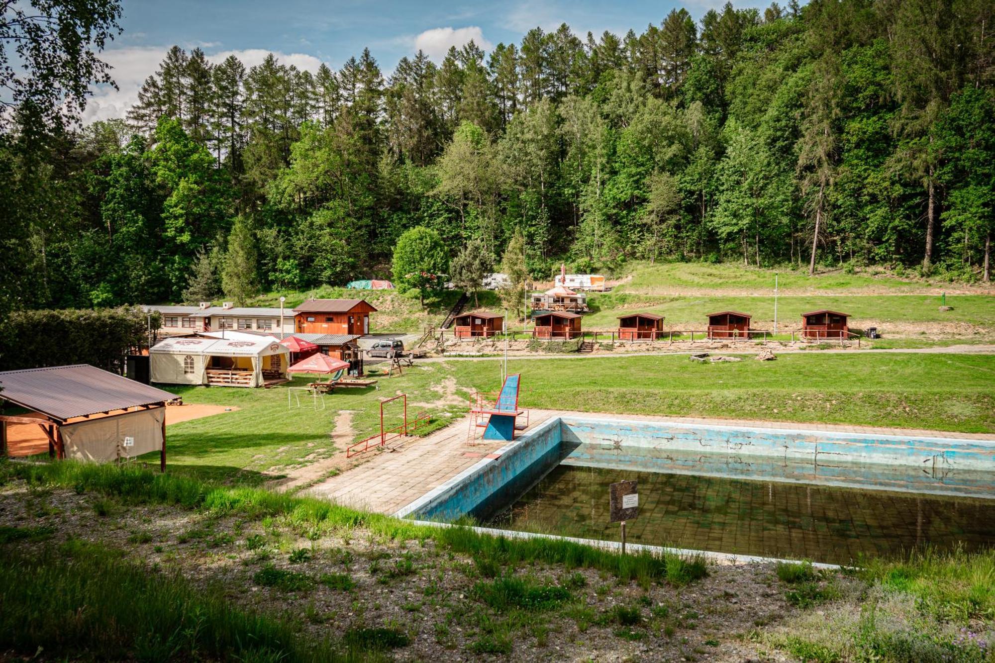 Karavan 1 V Arealu Koupaliste V Orlickych Horach
